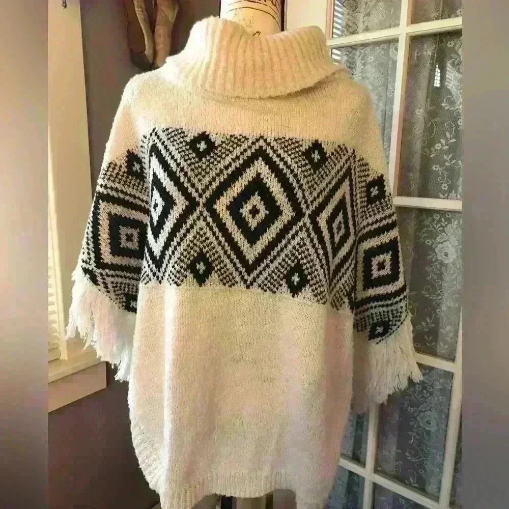 Black and White Printed Knit Poncho with Fringe trimmed sleeves